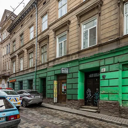 4-room Near Runok Sq Apartment