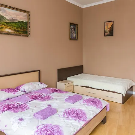 4-room Near Runok Sq Apartment *
